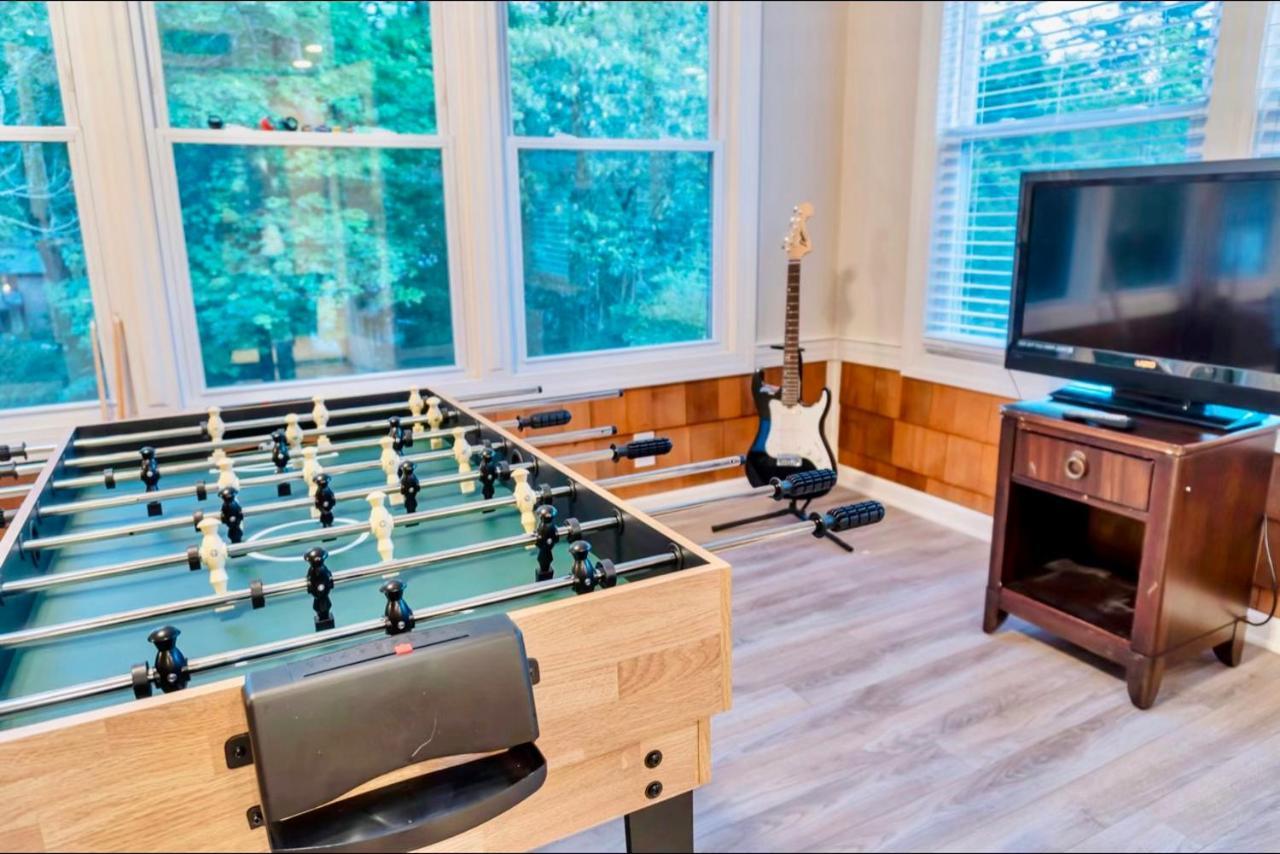 King Bed, Home Theater, Pool Table, Game Room, Fireplace Charlotte Zewnętrze zdjęcie